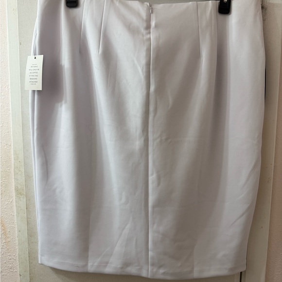 Eloquii Floral Print white w/ multiple colors Print Skirt - Picture 6 of 8